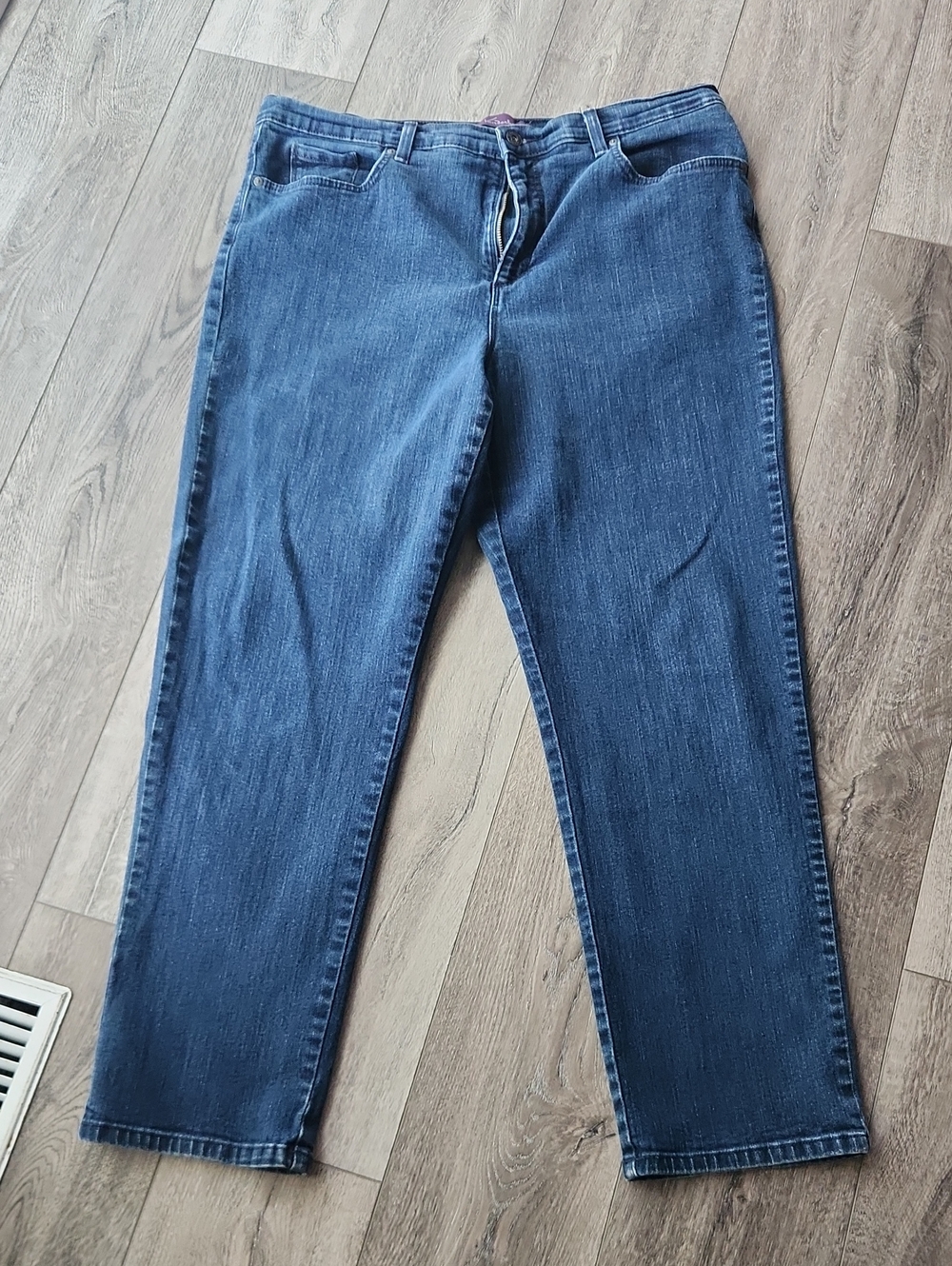 Gloria Vanderbilt Women's Relaxed Fit Jeans in Dark Blue